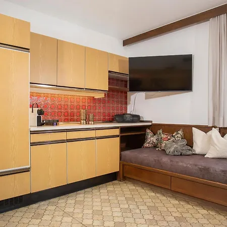 Wiesenau, * 图克斯