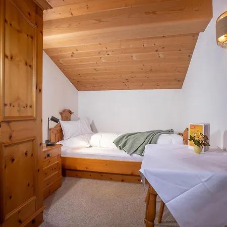 Wiesenau, Prázdninový dům